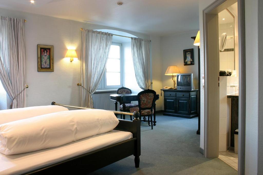 Schloss Neuburg Hotel Mosbach  Szoba fotó