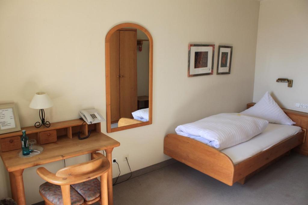 Schloss Neuburg Hotel Mosbach  Szoba fotó