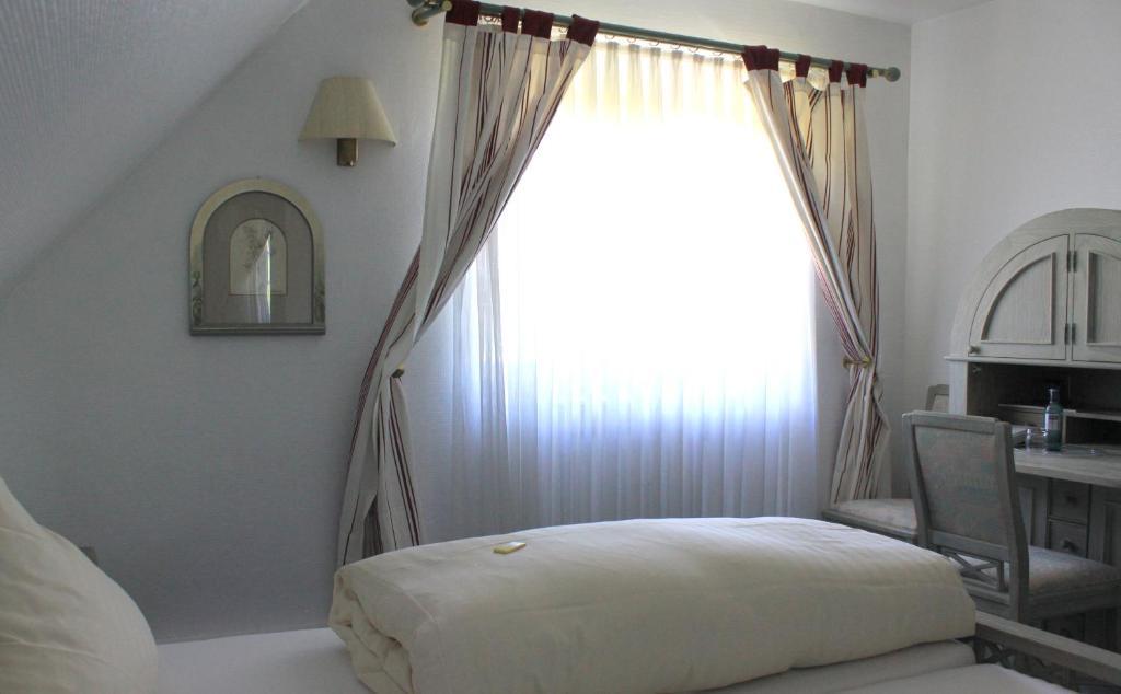 Schloss Neuburg Hotel Mosbach  Szoba fotó